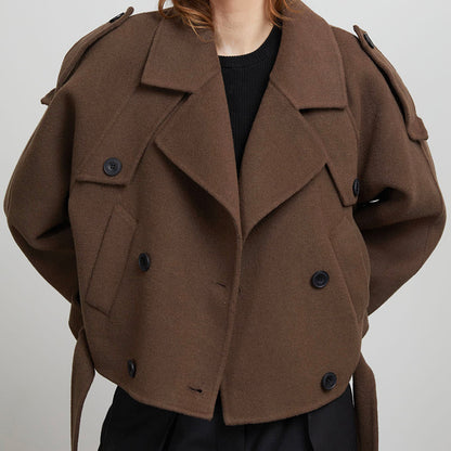 Dame Veste en laine courte style trench avec détails stylés Chic und Stil