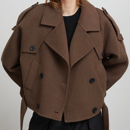 Dame Veste en laine courte style trench avec détails stylés Chic und Stil