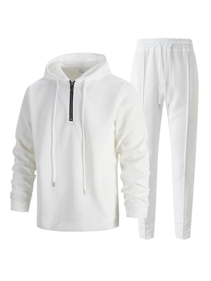 Men's sporty hoodie and jogging pants set in breathable material with chic and stylish accents