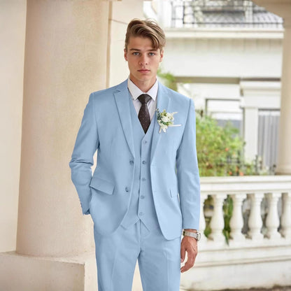 costumes élégants pour hommes composés de trois pièces avec un matériau fin et une coupe moderne Chic und Stil