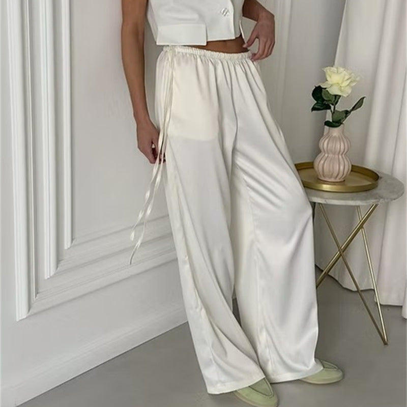 Elegant satin pants for women with wide leg Chic und Stil