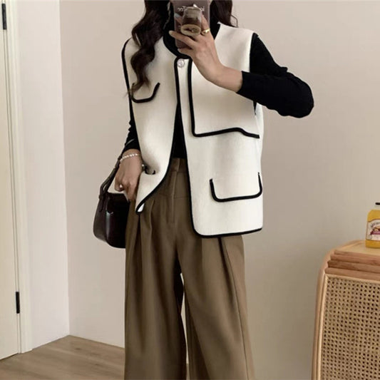 Women's Elegant Vest with Contrasting Pockets and Chic and Stylish Button Details
