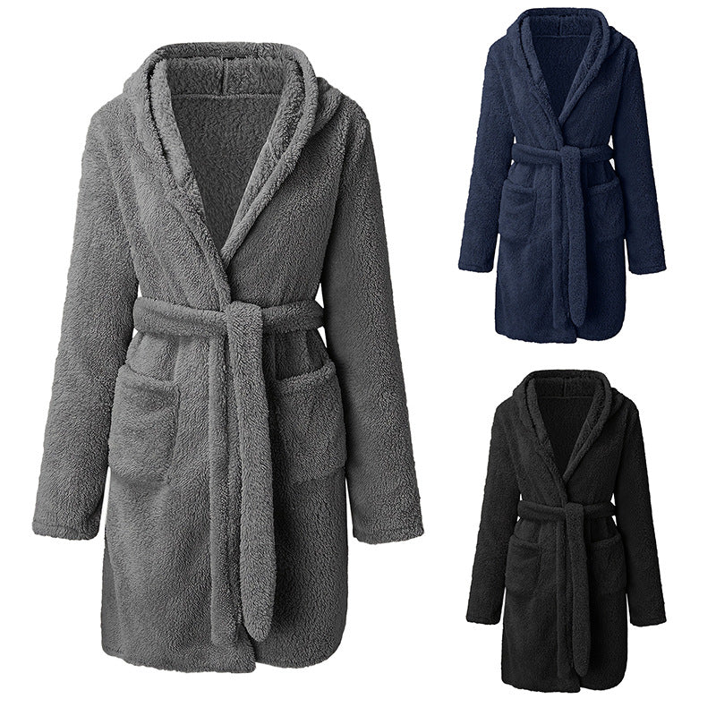 Robe de bain en polaire douillette pour femmes avec capuche et poches pratiques Chic und Stil