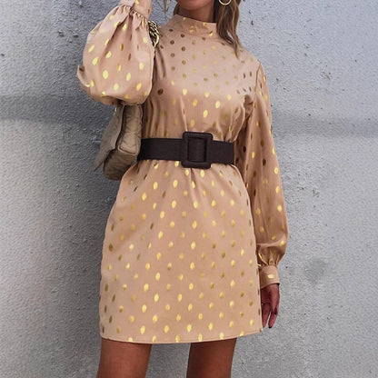 Robes chemises élégantes pour femmes avec accents métalliques et ceinture à la taille Chic und Stil