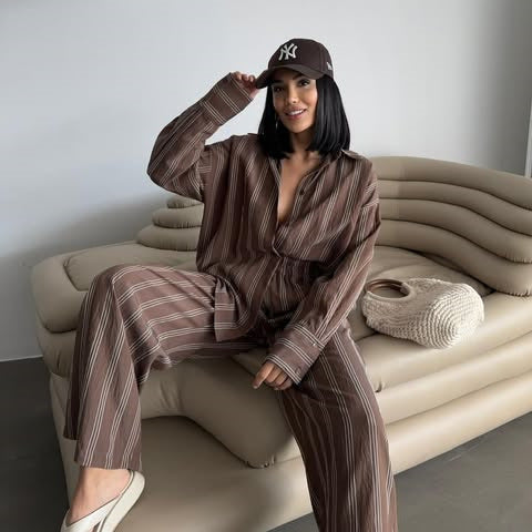 Striped lounge set for women with wide pants and loose blouse Chic und Stil