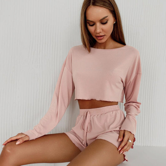 Ensemble lounge décontracté et moderne pour femmes avec haut court et shorts Chic und Stil