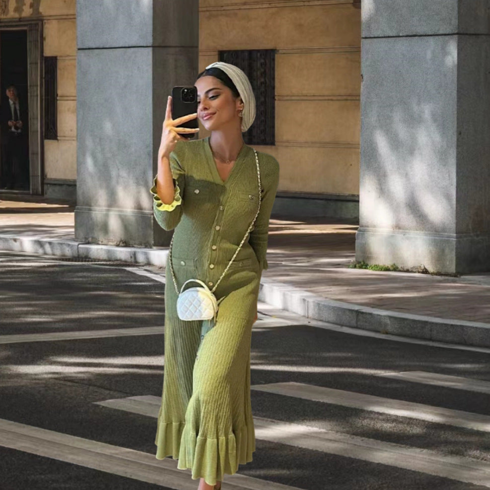 Robe maxi en tricot pour femmes avec patte de boutonnage et décolleté en V tendance Chic und Stil