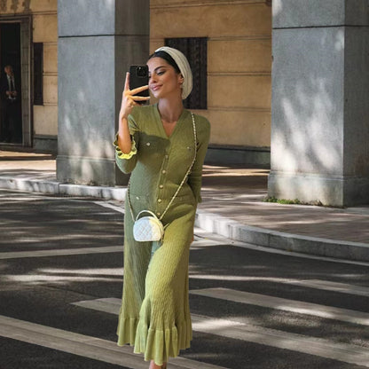 Robe maxi en tricot pour femmes avec patte de boutonnage et décolleté en V tendance Chic und Stil