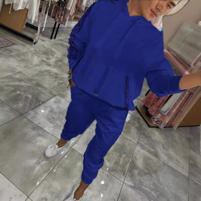 Women Casual Sport Outfit with Hoodie and Jogging Pants Chic und Stil