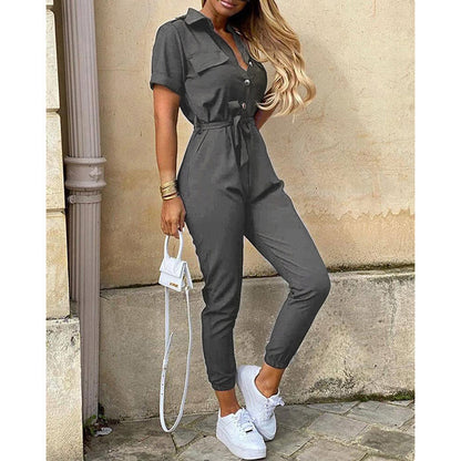 Combinaison décontractée pour femmes avec coupe cintrée et patte de boutonnage intégrale Chic und Stil