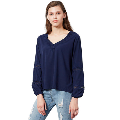 Blouse légère pour femmes avec décolleté en V et dentelle Chic und Stil