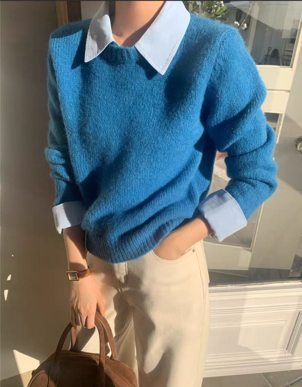 Pull décontracté pour dames avec encolure bleue et col moderne Chic und Stil