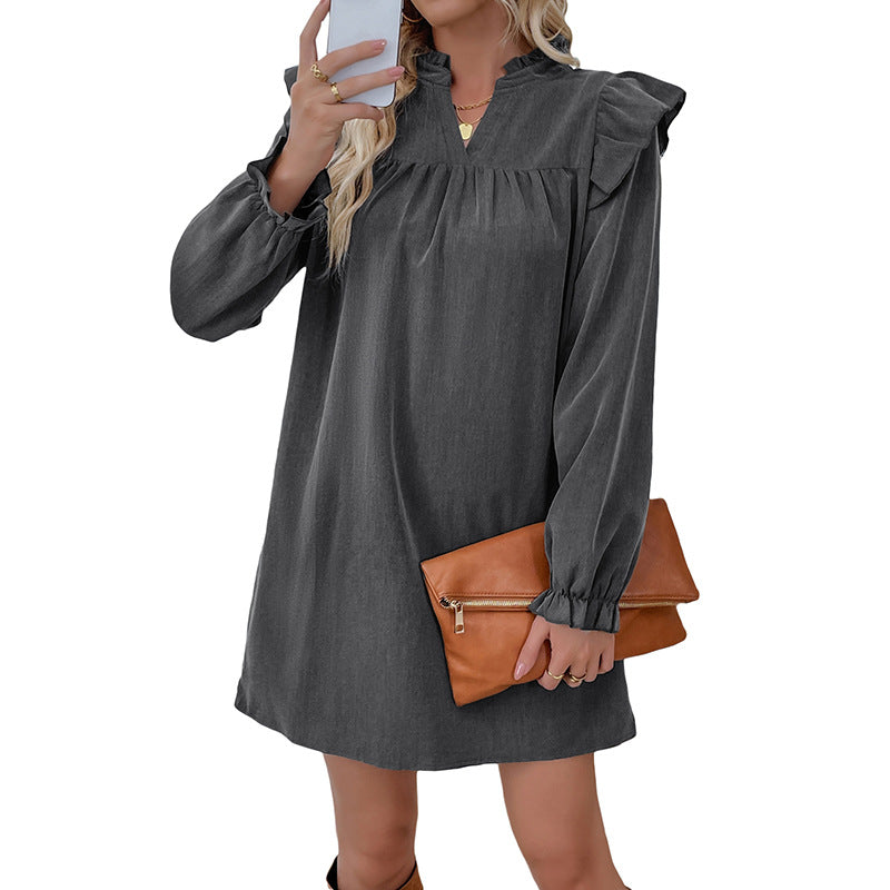 Robe chemise élégante pour femmes avec des manches volantées et un décolleté en V Chic und Stil
