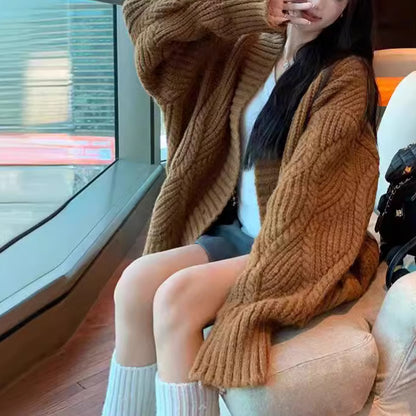 Dames gros tricot cardigan avec des manches surdimensionnées et de grands détails de bouton Chic und Stil