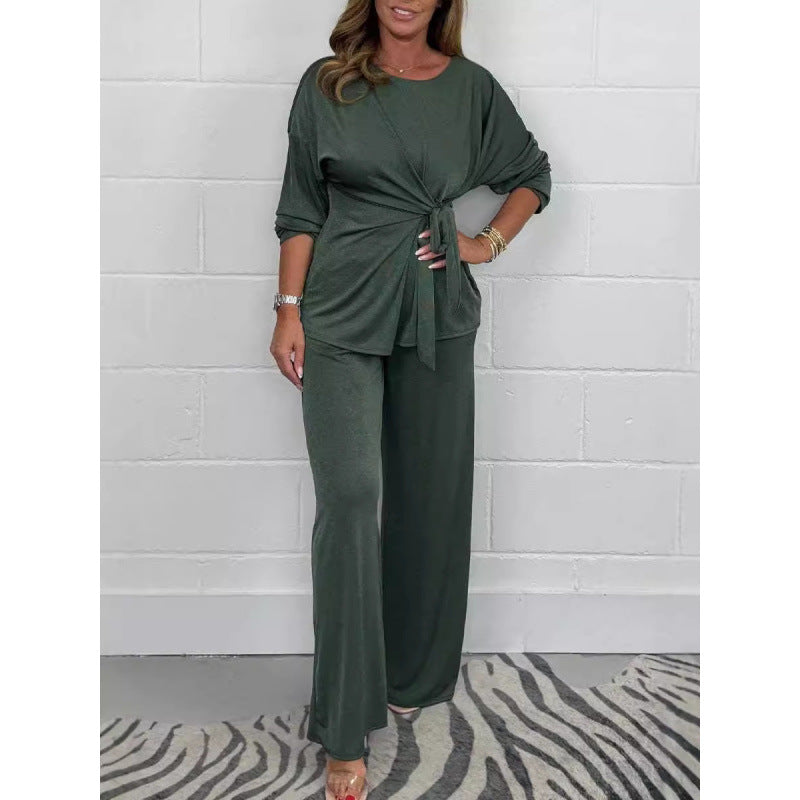 Elegant set for women in a fluid and soft material with a fitted top and loose pants Chic und Stil