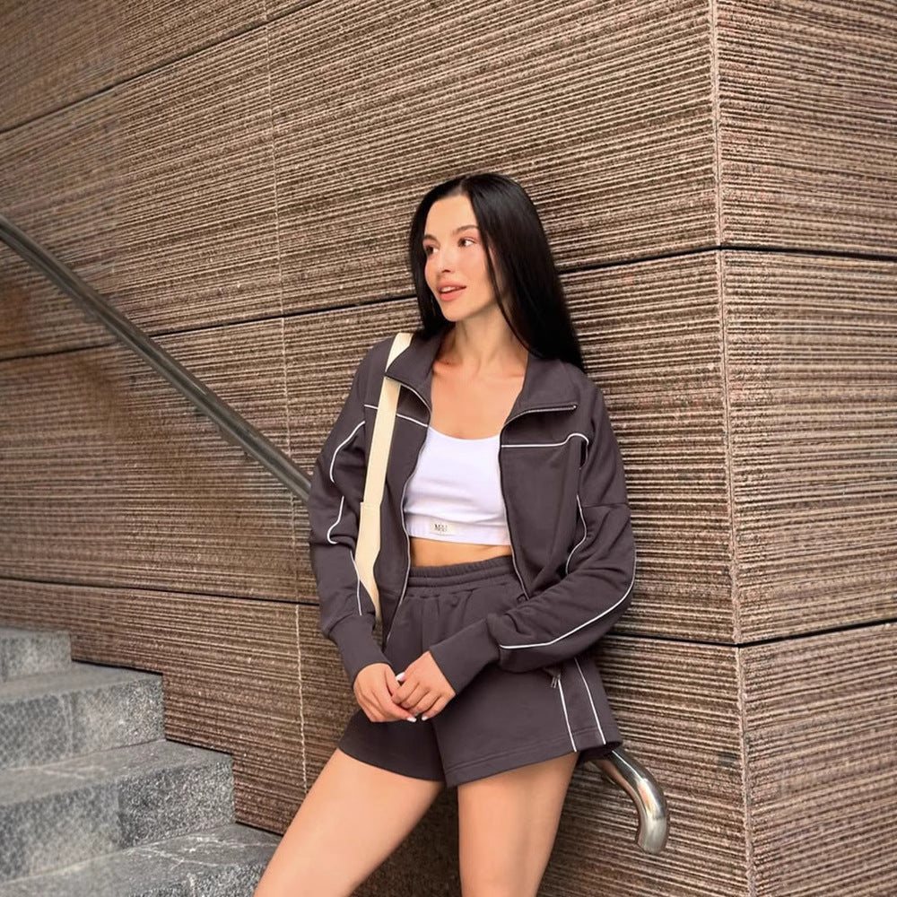 Ensemble de loisirs sportif pour femmes avec crop top et shorts Chic und Stil