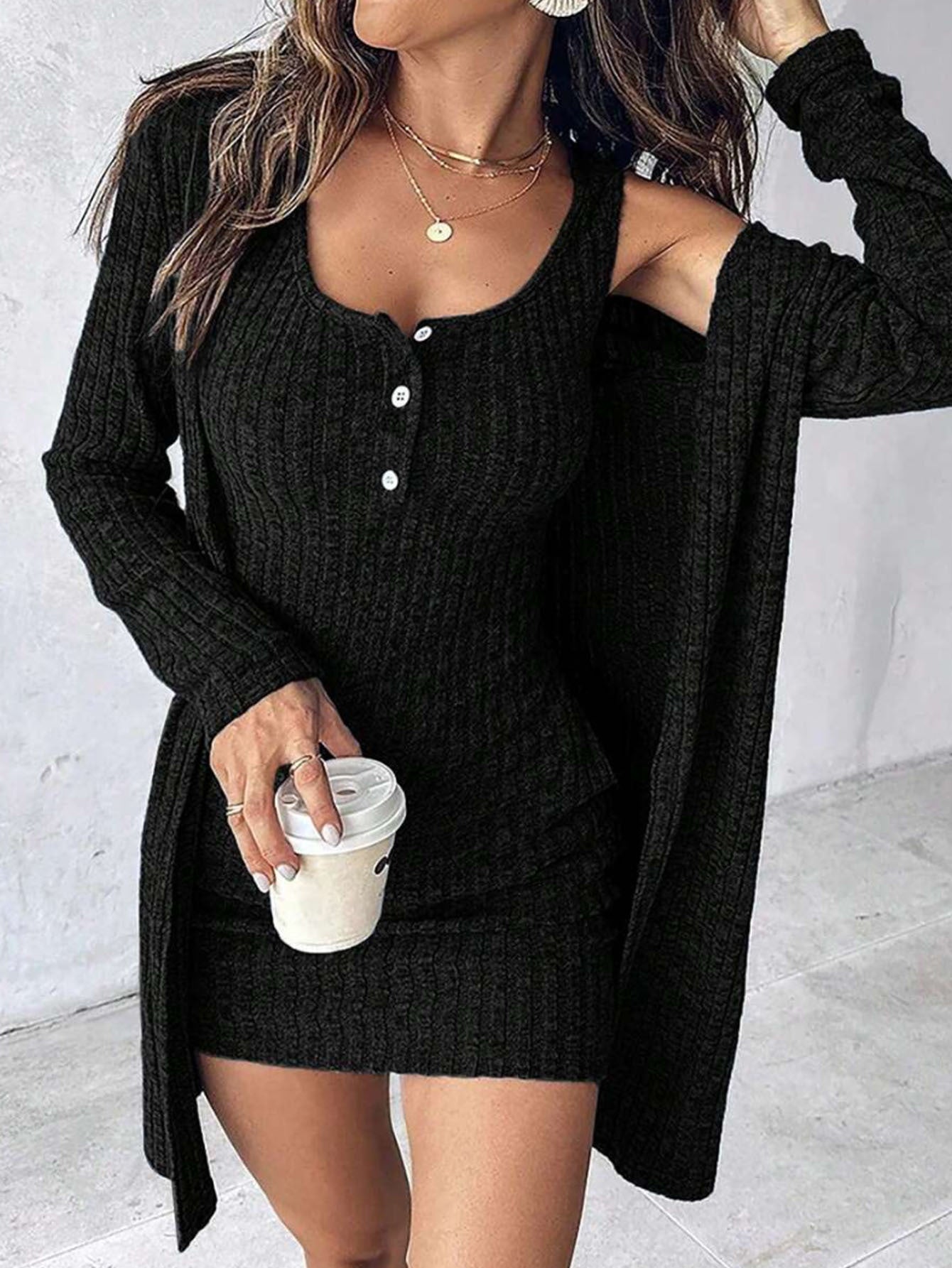 Robe en tricot pour femmes avec détails de boutons et cardigan assorti Chic und Stil