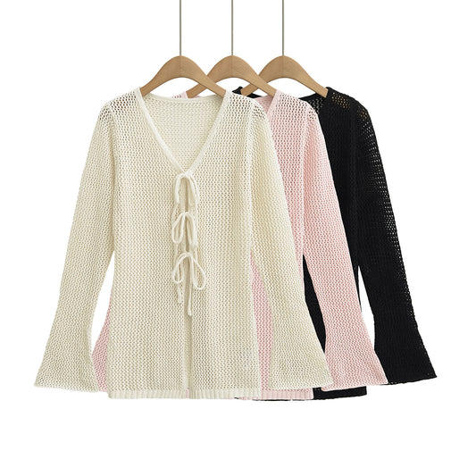 Pull en maille pour femmes avec décolleté en V et lacets Chic und Stil
