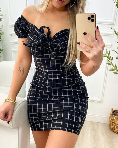 Robe ajustée pour femmes avec détails en volants Chic und Stil
