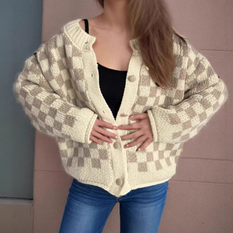 Dame pull en tricot épais avec un motif à carreaux moderne et des détails de bouton pratiques Chic und Stil