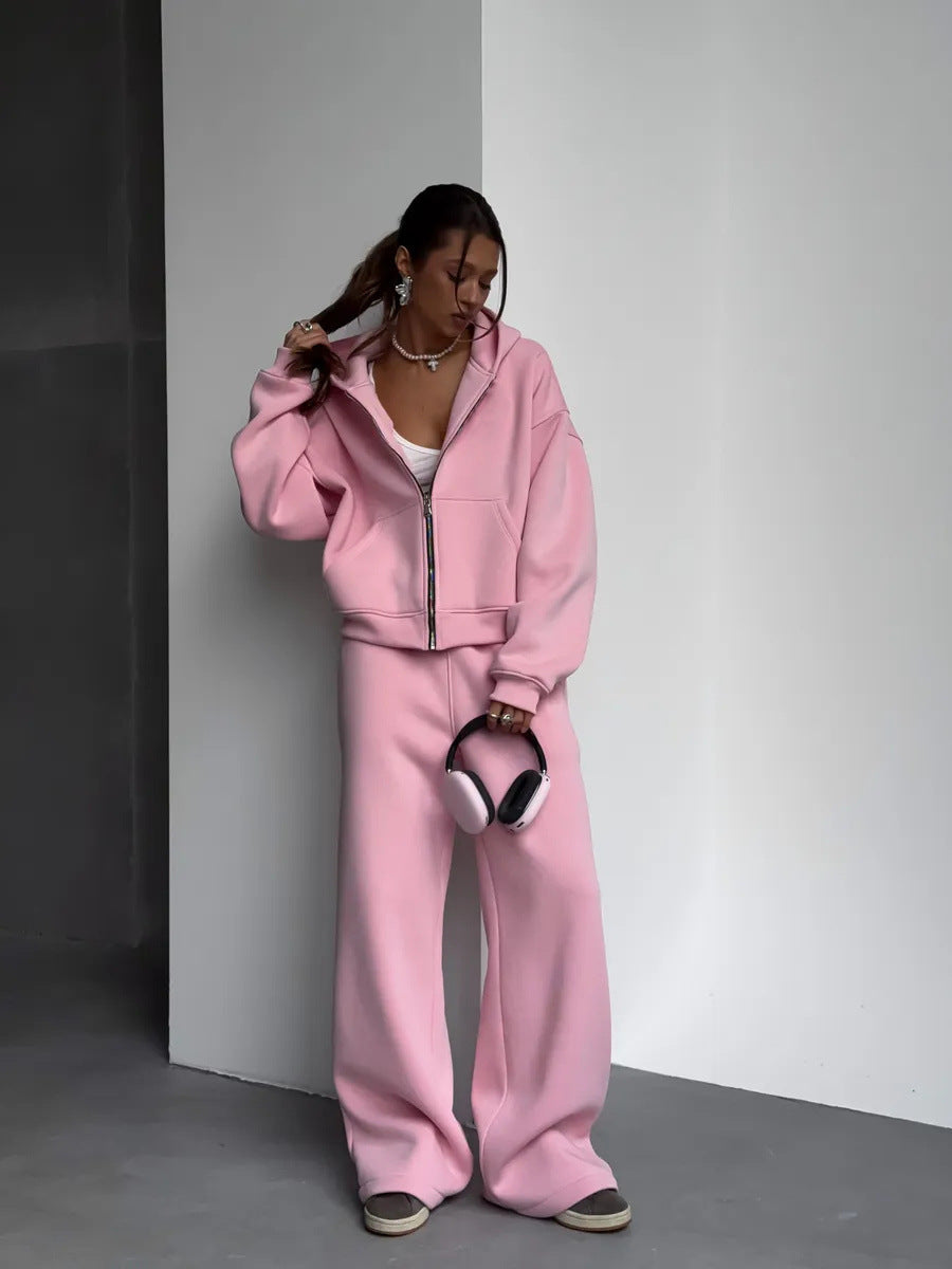 Casual women's hoodie with full zip and comfortable jogger pants Chic and Style