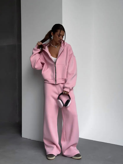 Casual women's hoodie with full zip and comfortable jogger pants Chic and Style