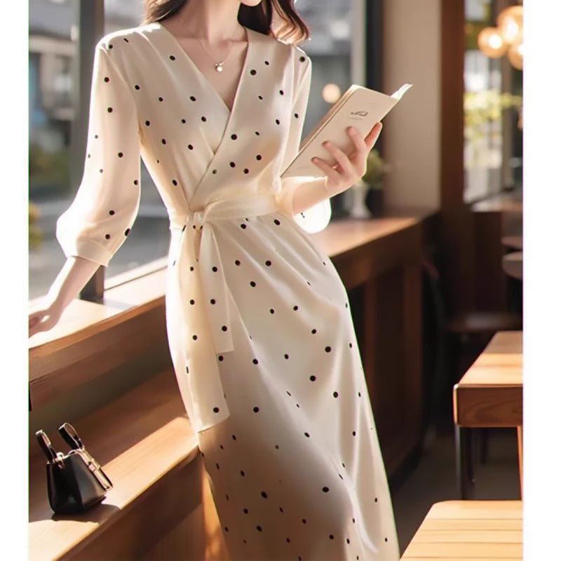 Robe croisée à pois élégante pour femme Chic und Stil