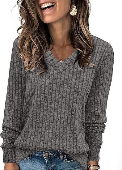 Pull en maille pour femmes avec décolleté en V et design côtelé structuré Chic und Stil