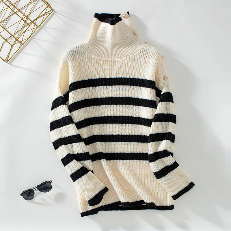 Pull à col roulé pour femmes avec détails de boutons et design rayé Chic und Stil