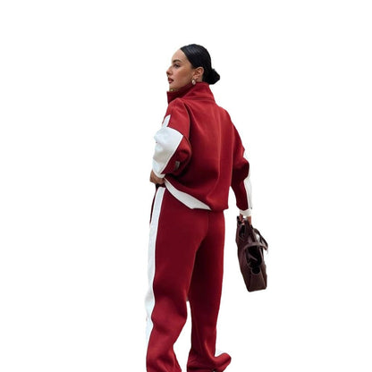 Women's athletic set consisting of a crop top and loose pants Chic und Stil