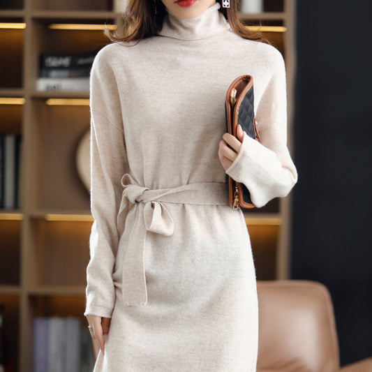 Robe en tricot douillette pour femmes avec col roulé élégant et ceinture cintrée Chic und Stil