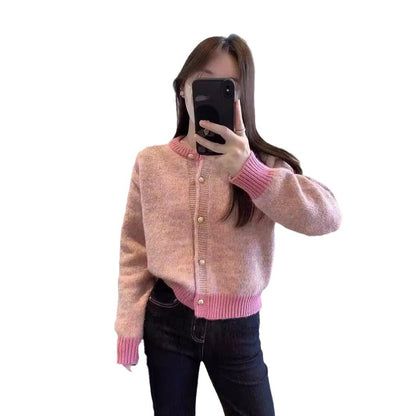 Cardigan tricoté pour dames avec des boutons décoratifs en perles Chic und Stil