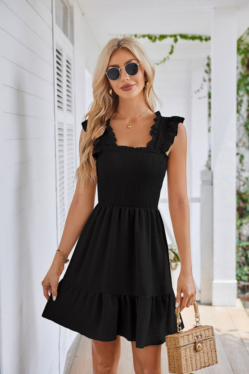 Robe mini d'été pour femmes avec des détails en volants et une coupe cintrée Chic und Stil