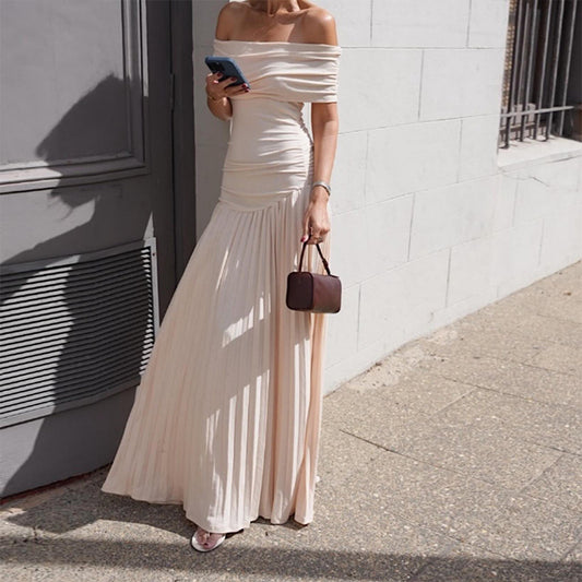 Robes maxi élégantes à épaules dénudées pour femmes avec détails plissés et coupe flatteuse Chic und Stil