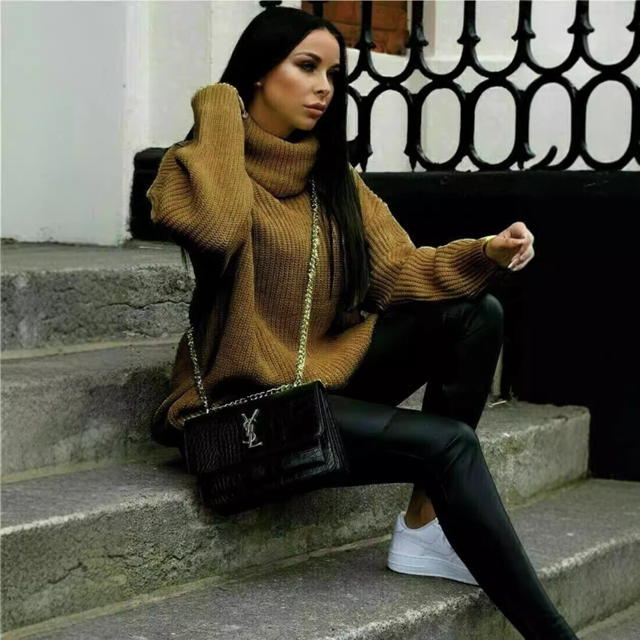 Pull femme oversized avec col haut et structure Chic und Stil