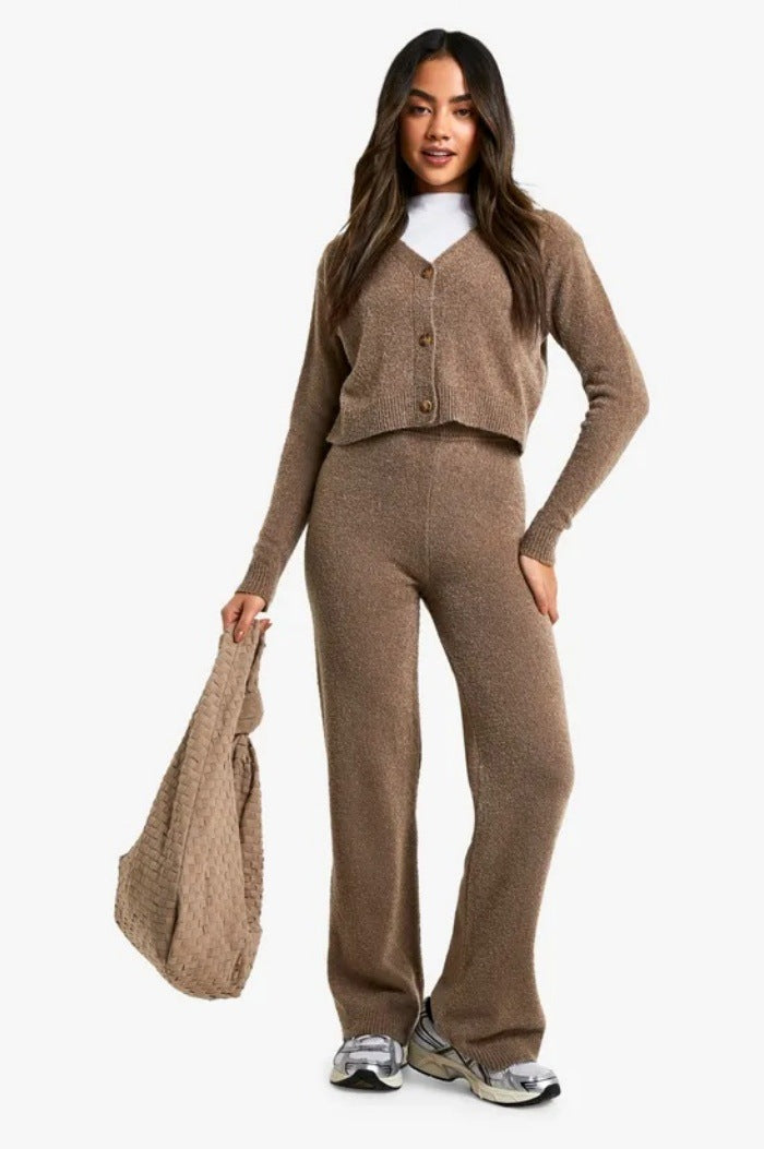 Women's loungewear set with stylish cardigan and comfortable loose pants Chic und Stil