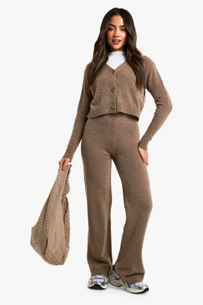 Women's loungewear set with stylish cardigan and comfortable loose pants Chic und Stil