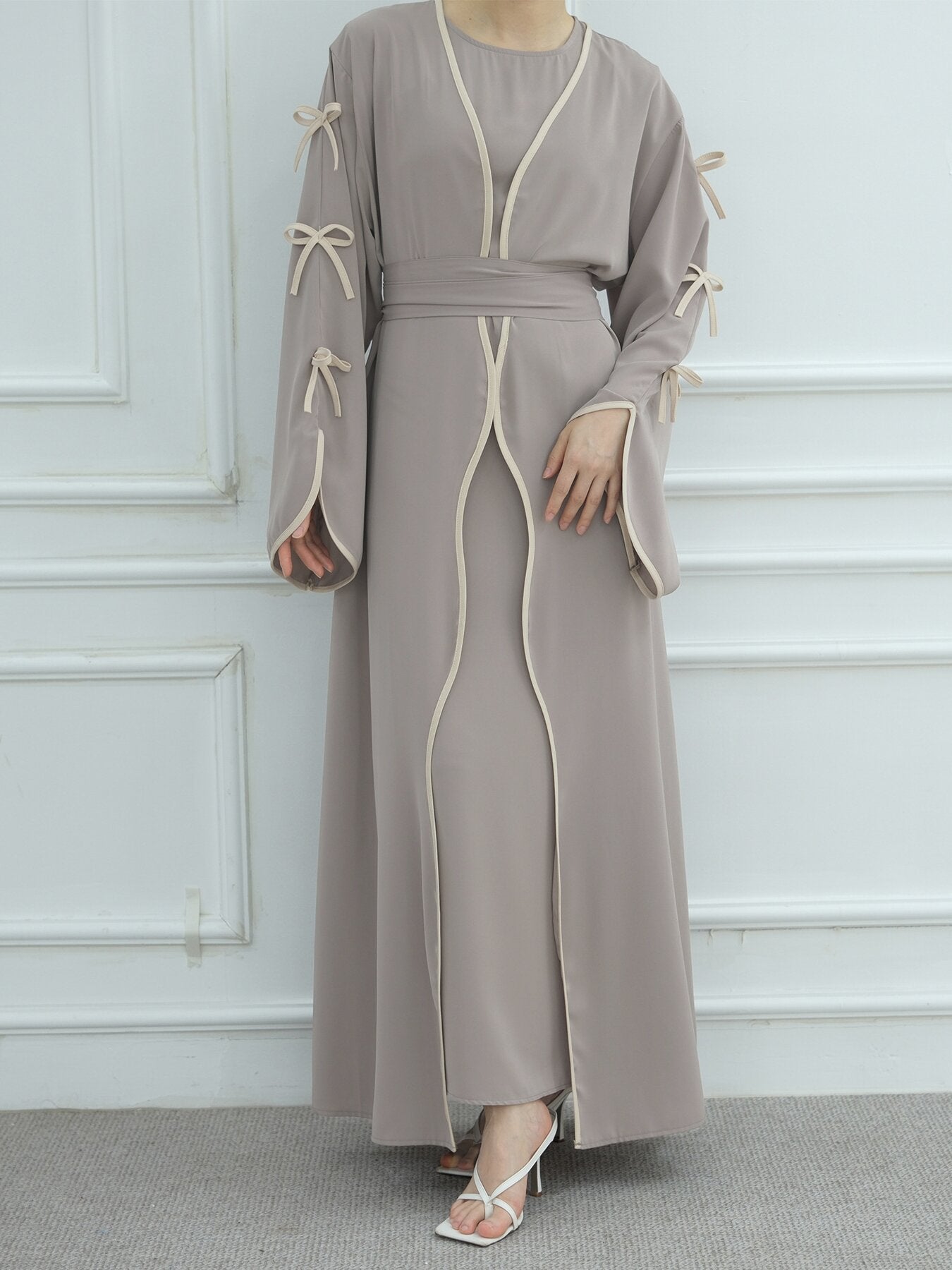 Robe maxi femme avec des détails de nœud élégants et une coupe fluide Chic und Stil