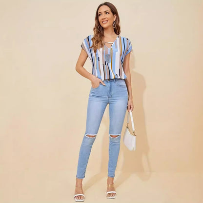 Chemisier pour femmes avec impression graphique moderne et décolleté en V Chic und Stil