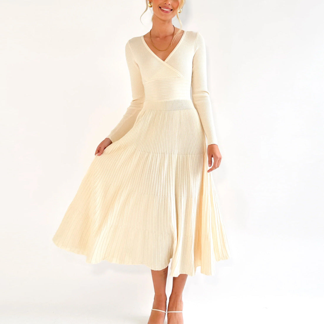 Femmes Élégante robe portefeuille avec des détails plissés Chic und Stil