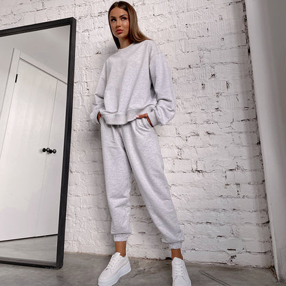 Chic and Style contrast jogger pants and casual oversized sweatshirt for women sports lifestyle set