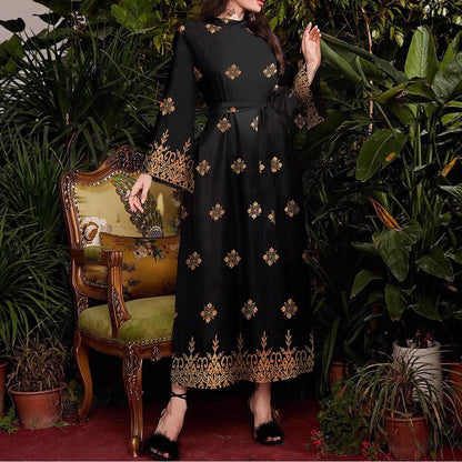 Robe de soirée festive pour femmes avec un élégant motif doré et floral Chic und Stil