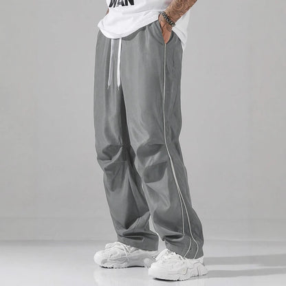 Casual sports pants for men with elastic waistband and side seams Chic and Style