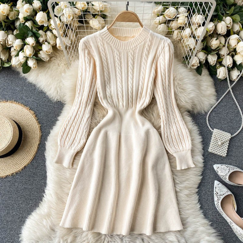 Robe en tricot pour femmes avec motif en relief et coupe cintrée Chic und Stil