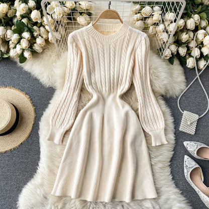 Robe en tricot pour femmes avec motif en relief et coupe cintrée Chic und Stil