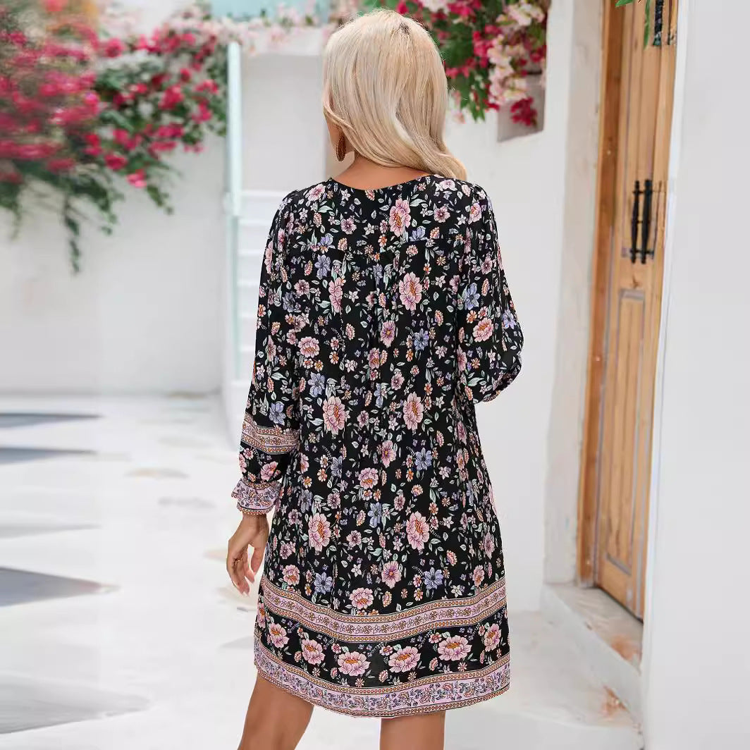 Dames Robe à fleurs ludique avec manches volantées et décolleté en V Chic und Stil