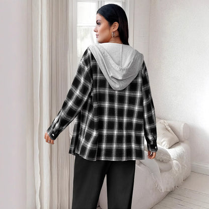 Chemise à carreaux pour femmes avec capuche et boutons sur le devant Chic und Stil