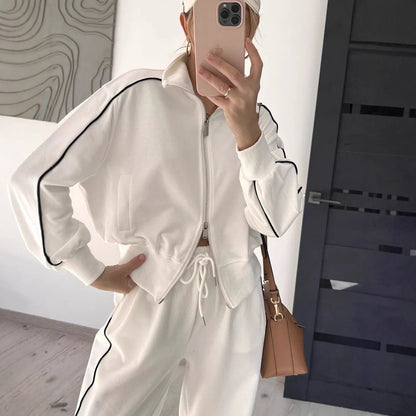 Costume de loisirs tendance pour femmes avec fermeture éclair haute et poches pratiques Chic und Stil