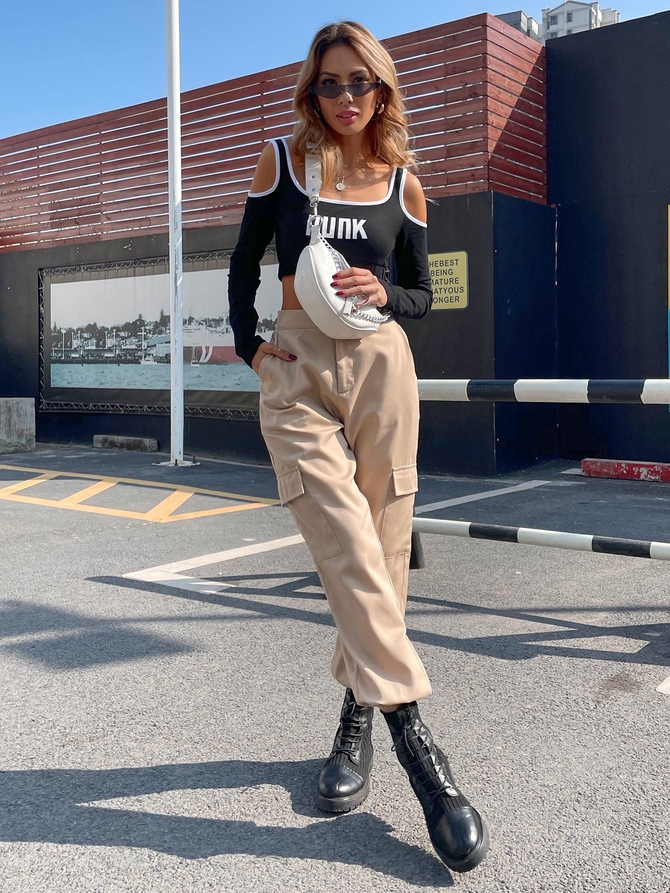 Pantalon cargo pour femmes avec taille élastique et poches latérales Chic und Stil