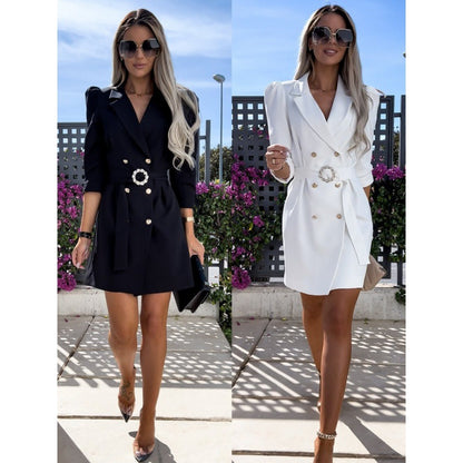Robe-blazer pour femmes avec une taille élégante et des détails de boutons brillants Chic und Stil